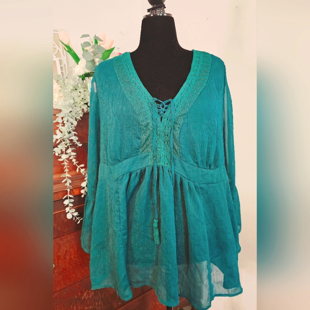 Emerald green Torrid sheer longsleeved top sz 3